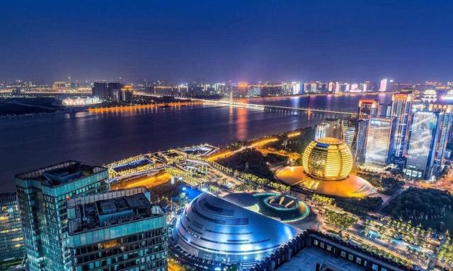 2025澳门管家婆一肖,澳门是中国历史悠久的城市之一，以其独特的文化、繁荣的经济和美丽的风景吸引着世界各地的目光。在这座城市里，有一个特殊的群体备受关注，那就是所谓的管家婆。而在2025年，澳门管家婆的一肖预测更是成为了人们热议的话题。本文将围绕这一主题展开，探讨澳门文化、历史背景以及管家婆在人们生活中的角色，同时分析一肖预测的背后含义和人们的期待心理。